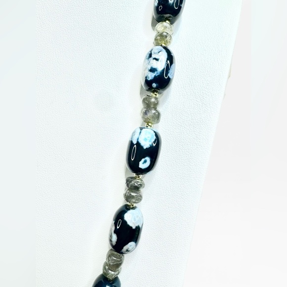 ARTISAN Fire Crackle Agate and Labradorite Gemstone Necklace